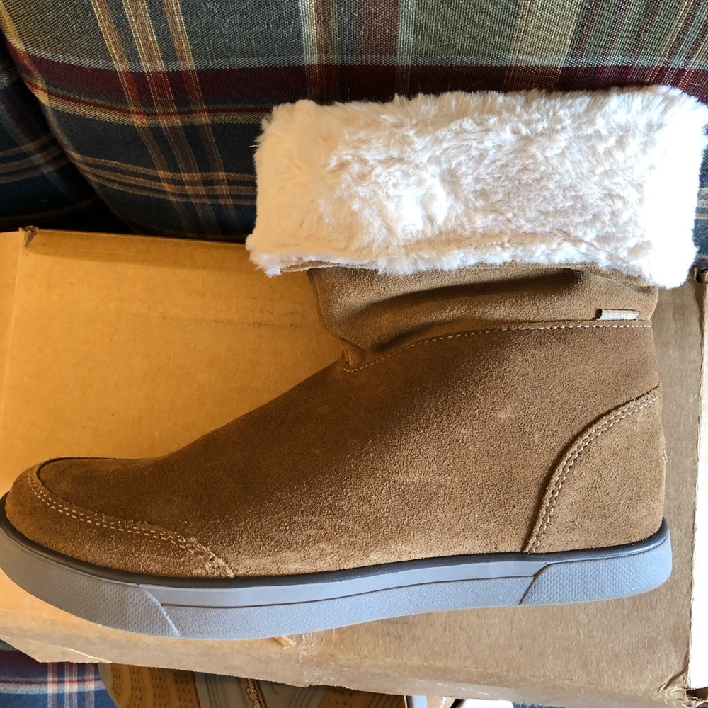Eddie Bauer woman’s tan boots size 10